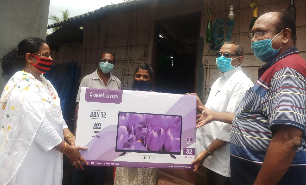 Covid19 : Distributing food kits in kochi